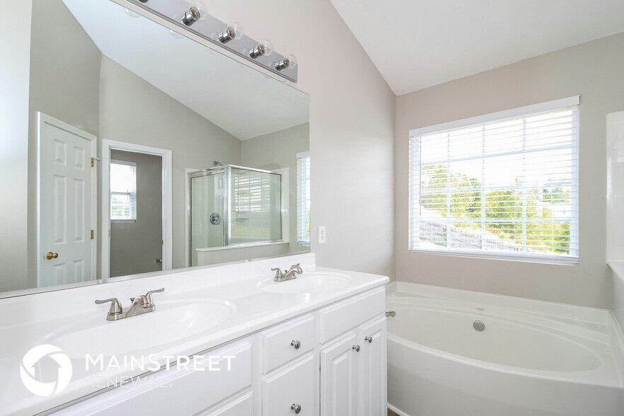 Building Photo - 3005 Canterbury Park Ct