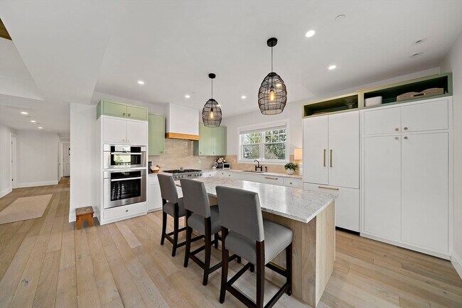 Building Photo - 144 Linden St