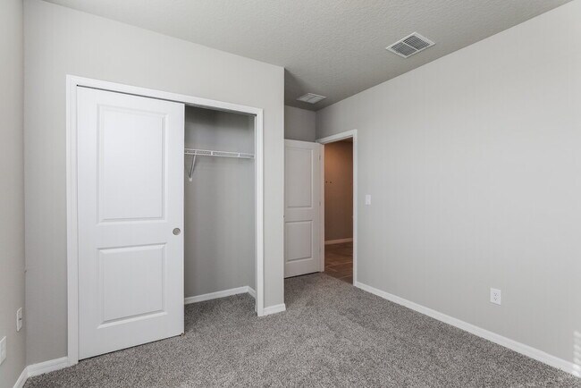 Building Photo - 10163 Daybreak Glen