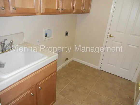 Building Photo - 6768 Maple Creek Dr