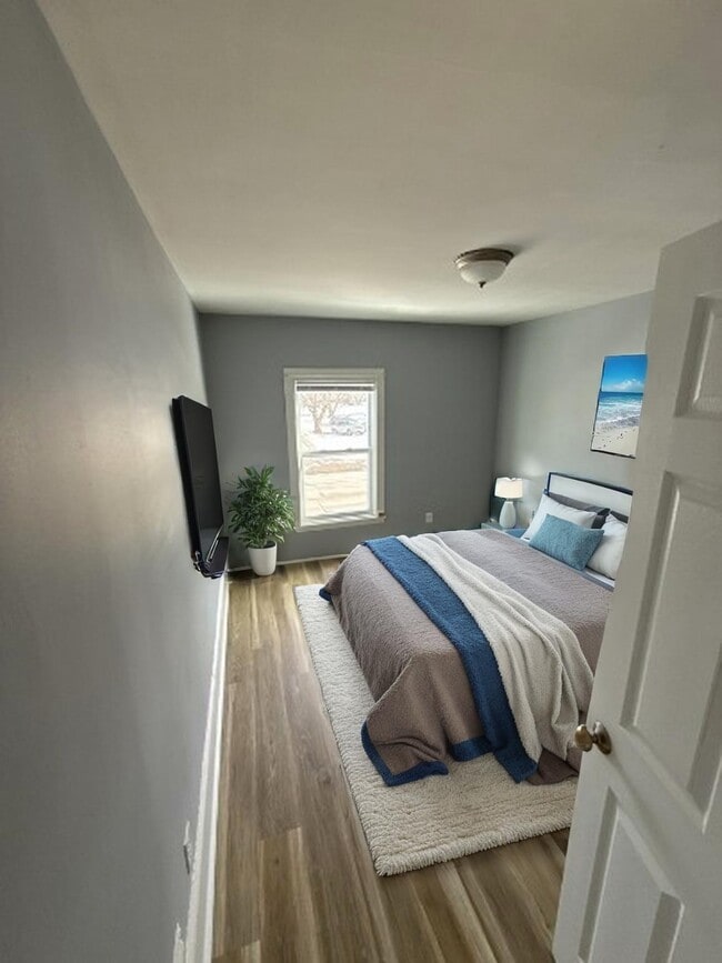 Building Photo - 913 10th St