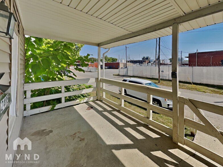 Building Photo - 2405 7th St