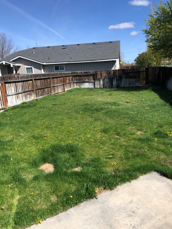 Building Photo - 550 NE Negus Loop