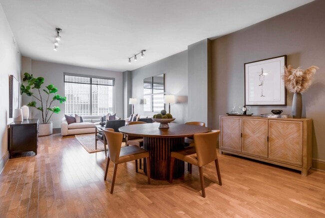 Building Photo - 7 Riverway