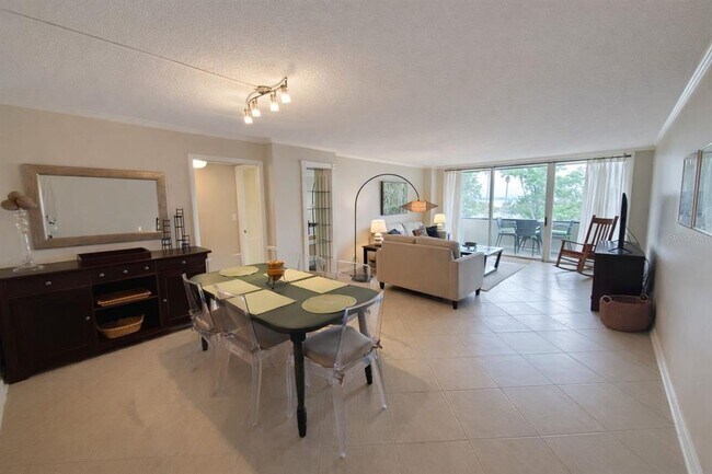 Building Photo - 2617 Cove Cay Dr