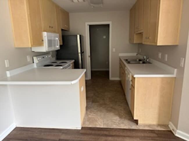 Building Photo - Killearn Lakes Available NOW
