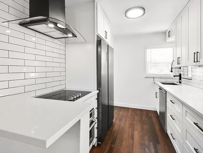 Primary Photo - 4732 Stuart St