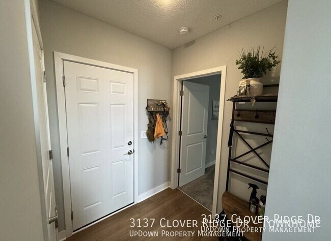 Building Photo - 3137 Clover Ridge Dr