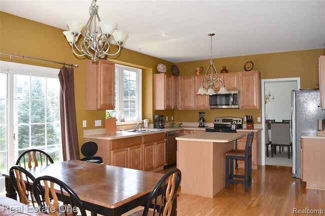 Building Photo - 7212 Tonnelle Ave