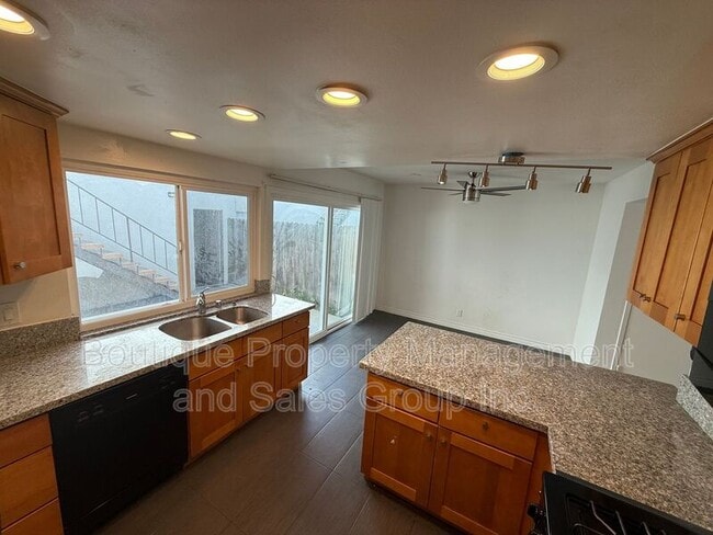 Building Photo - 11086 El Amarillo Ave