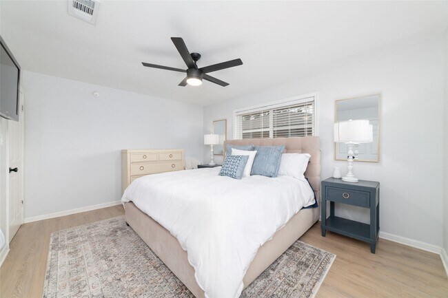 Building Photo - 6435 Woodbrook Ln