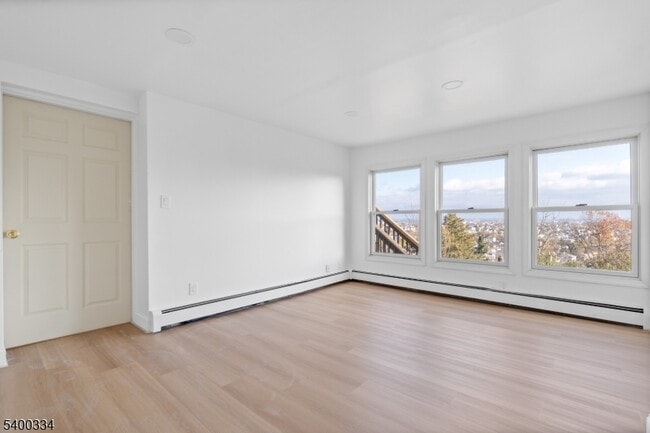 Building Photo - 14 Ford Rd