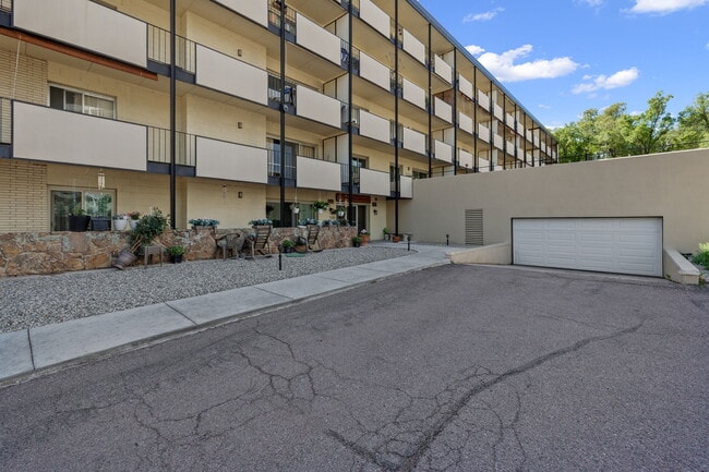 Building Photo - 777 Saturn Dr