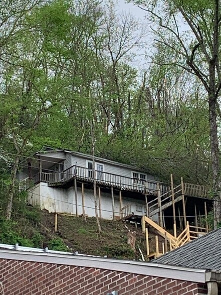 Building Photo - 207 Poplar St