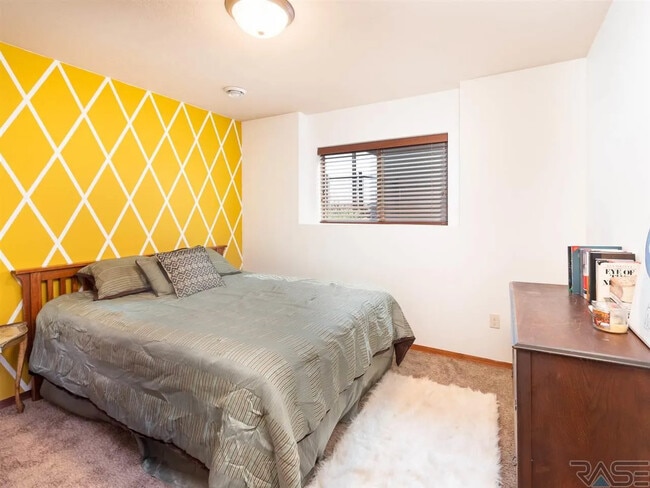 Building Photo - 3300 E Brewster St