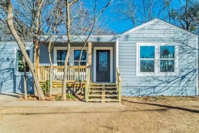 Building Photo - 710 N Rusk St