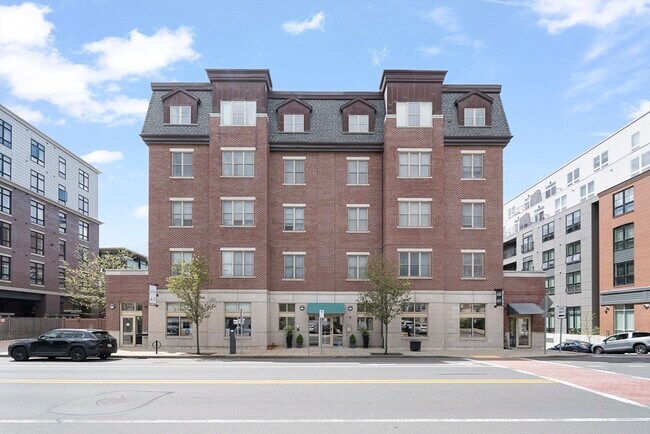 Building Photo - 116-128-128 Rantoul St