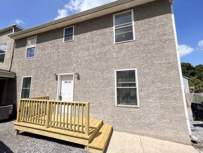 Building Photo - 4565 Horseshoe Pike