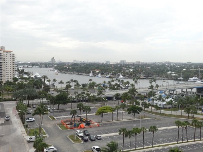 Building Photo - 100 S Birch Rd