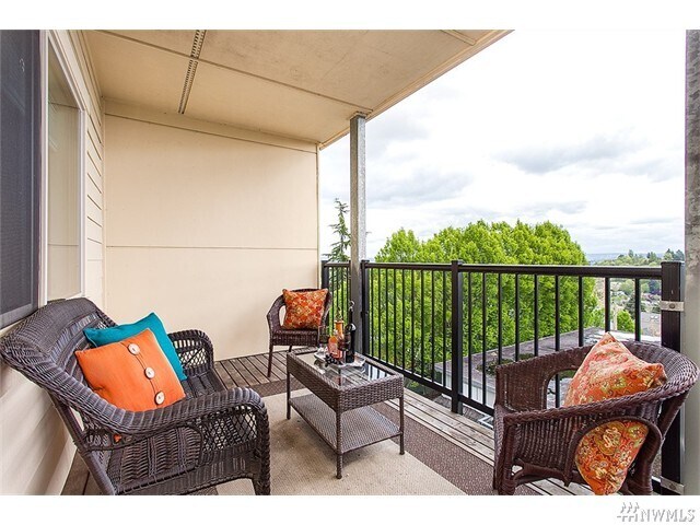 Building Photo - 1820 24th Ave