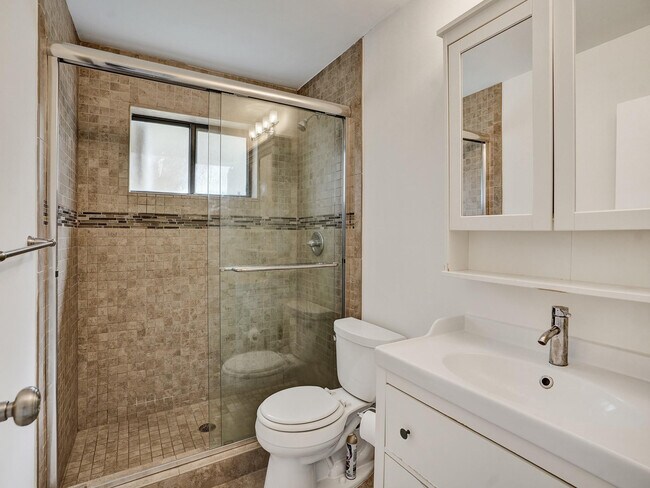 Building Photo - 930 SW 9th St Cir