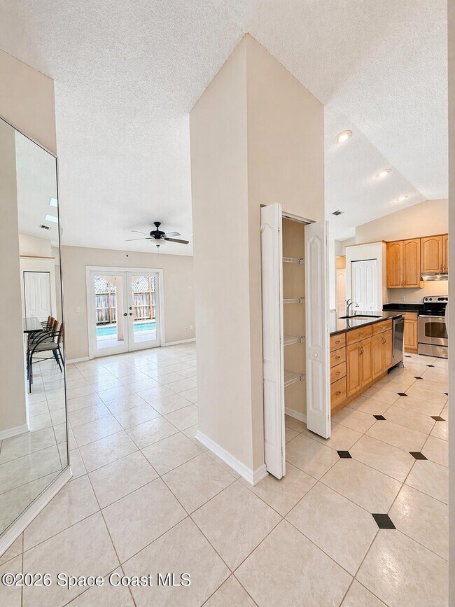 Building Photo - 270 Quail Dr