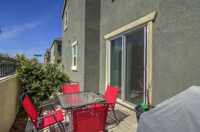 Building Photo - Spacious 4 Bedroom, 3 Bath Home with Bonus Room, 2 Car Garage in Westpark Village!