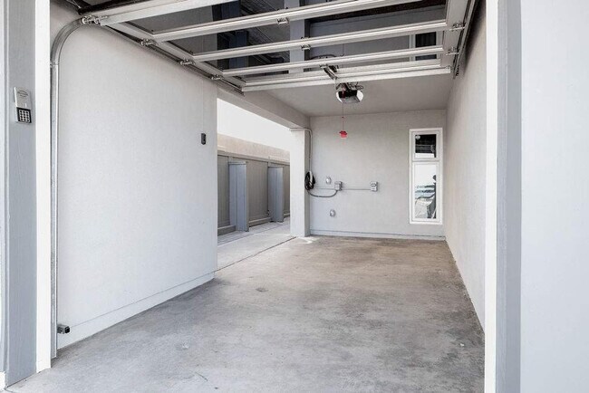 Building Photo - 3460 Carlsbad Blvd