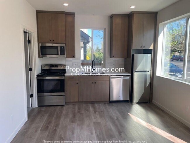 Building Photo - Modern Apartment in the Heart of NE! Half ...