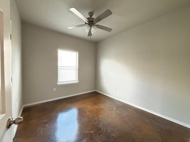 Building Photo - Luxury Duplex in Seguin with 3-bed, 2-bath...