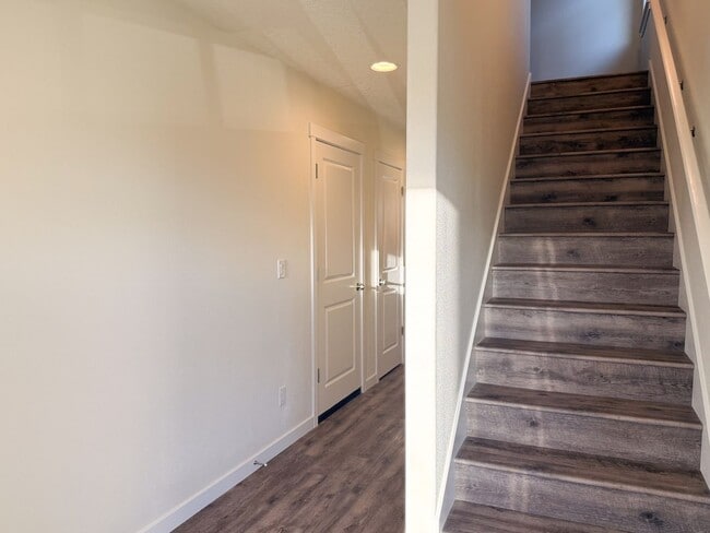 Building Photo - 505-507 NW Hillcrest Dr