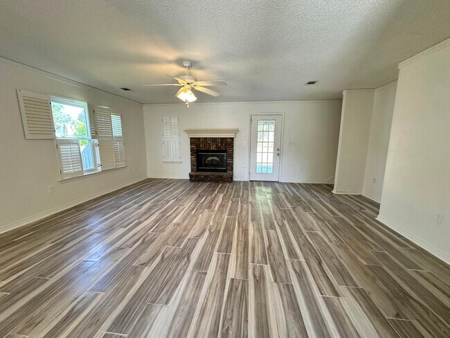 Building Photo - 308 Island Dr