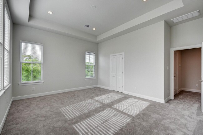 Building Photo - 2710 Grand Fountains Dr