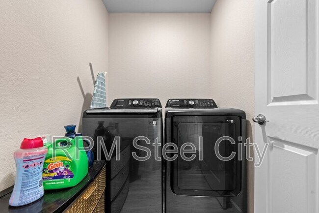 Building Photo - 1905 Manassa St