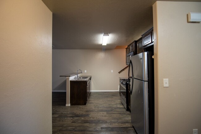 Building Photo - Buena Vida awaits for you!