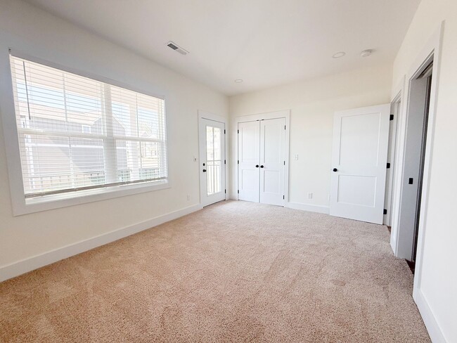 Building Photo - Spacious 3-Bedroom Townhome at Highbury | Modern Living Near Tennessee Tech