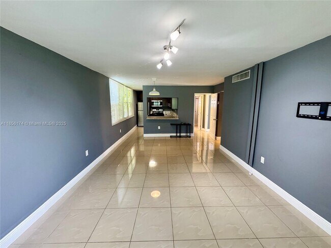 Building Photo - 9495 Evergreen Pl