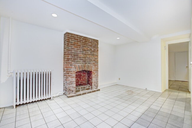 Building Photo - 1217 1/2 Independence Ave SE-