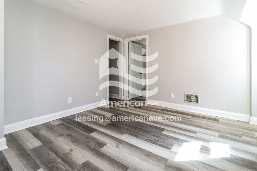 Building Photo - 4604 Bedford St