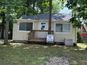 Building Photo - 476 Playland Pky