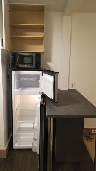 Building Photo - 515 S 20th Ave