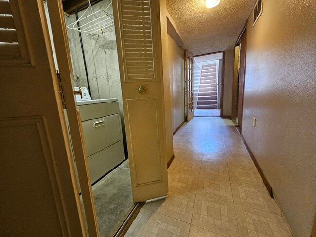 Building Photo - Spacious SE Denver Ranch - Virginia Villag...