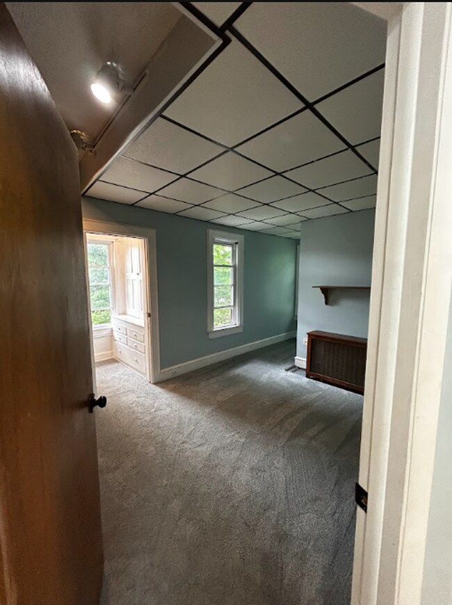 Building Photo - 1638 Sanderson Ave