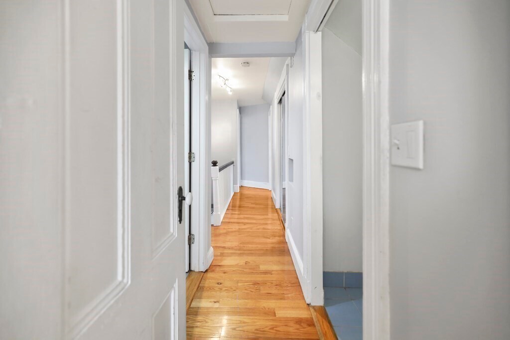 Building Photo - 1004 South St