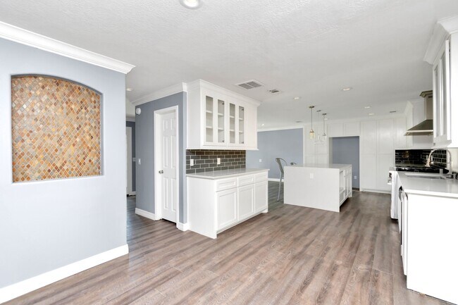 Building Photo - 12418 Mill Ridge Dr