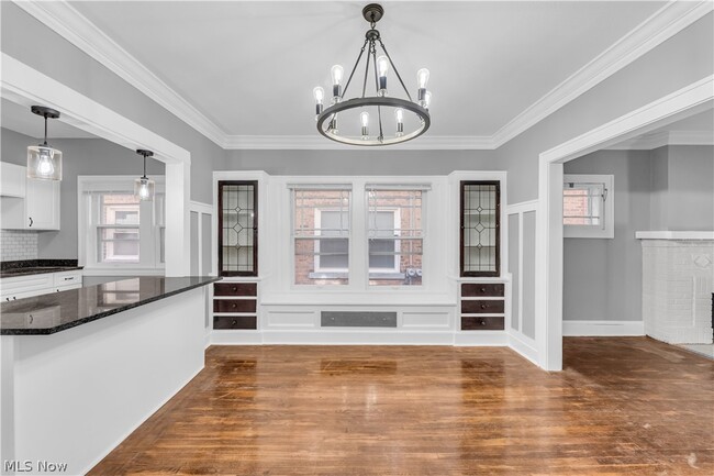 Building Photo - 1353 Phelps Ave