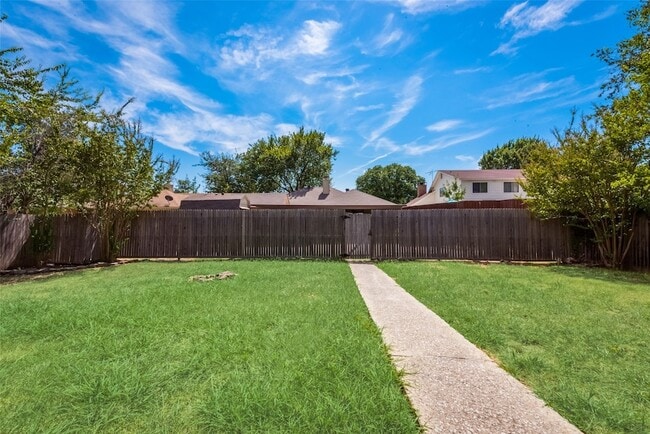 Building Photo - 5605 Valley Mills Dr