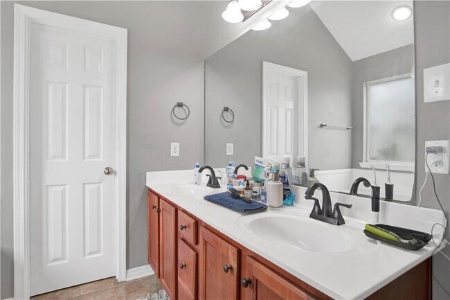 Building Photo - 3546 Viking Ct