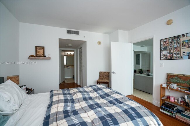 Building Photo - 1800 N Bayshore Dr