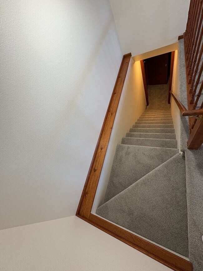 Building Photo - Updated 3BD/2BA with Garden Basement & Low Maintenance Living